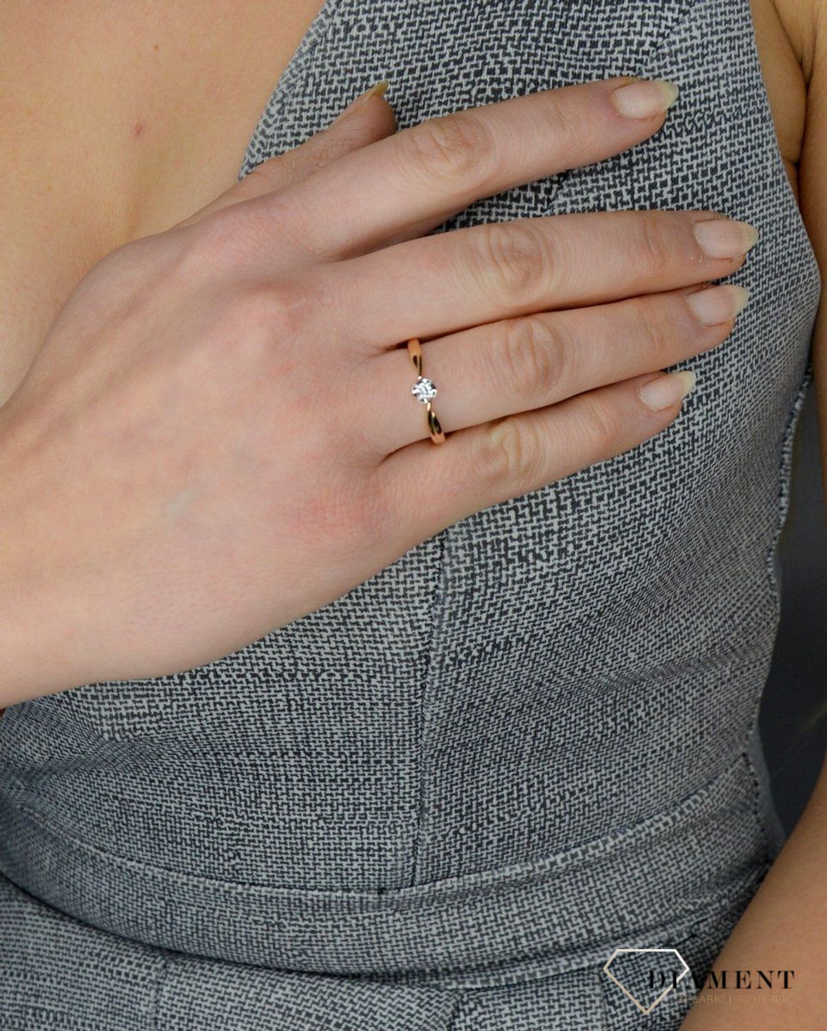 pierścionek zaręczynowy złoty z diamentem R38480YW.jpg