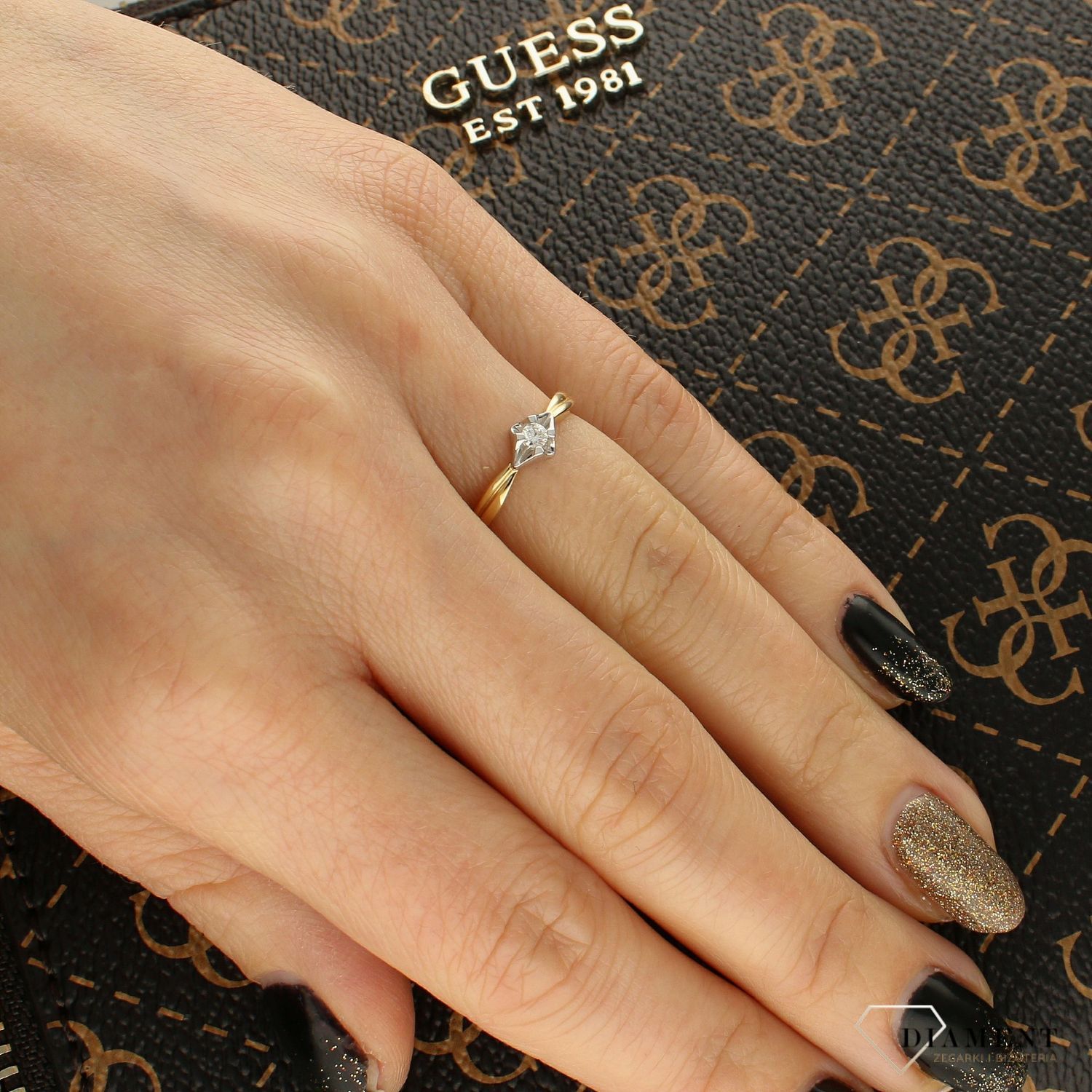 Złoty pierścionek z diamentem w kształcie gwiazdy – białe i żółte złoto 585, 0,06 ct  R38510YW  Rozmiar 10..jpg