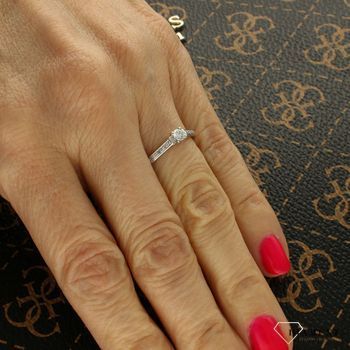 Pierścionek złoty DIAMENT białe złoto, diamenty R42046W.jpg