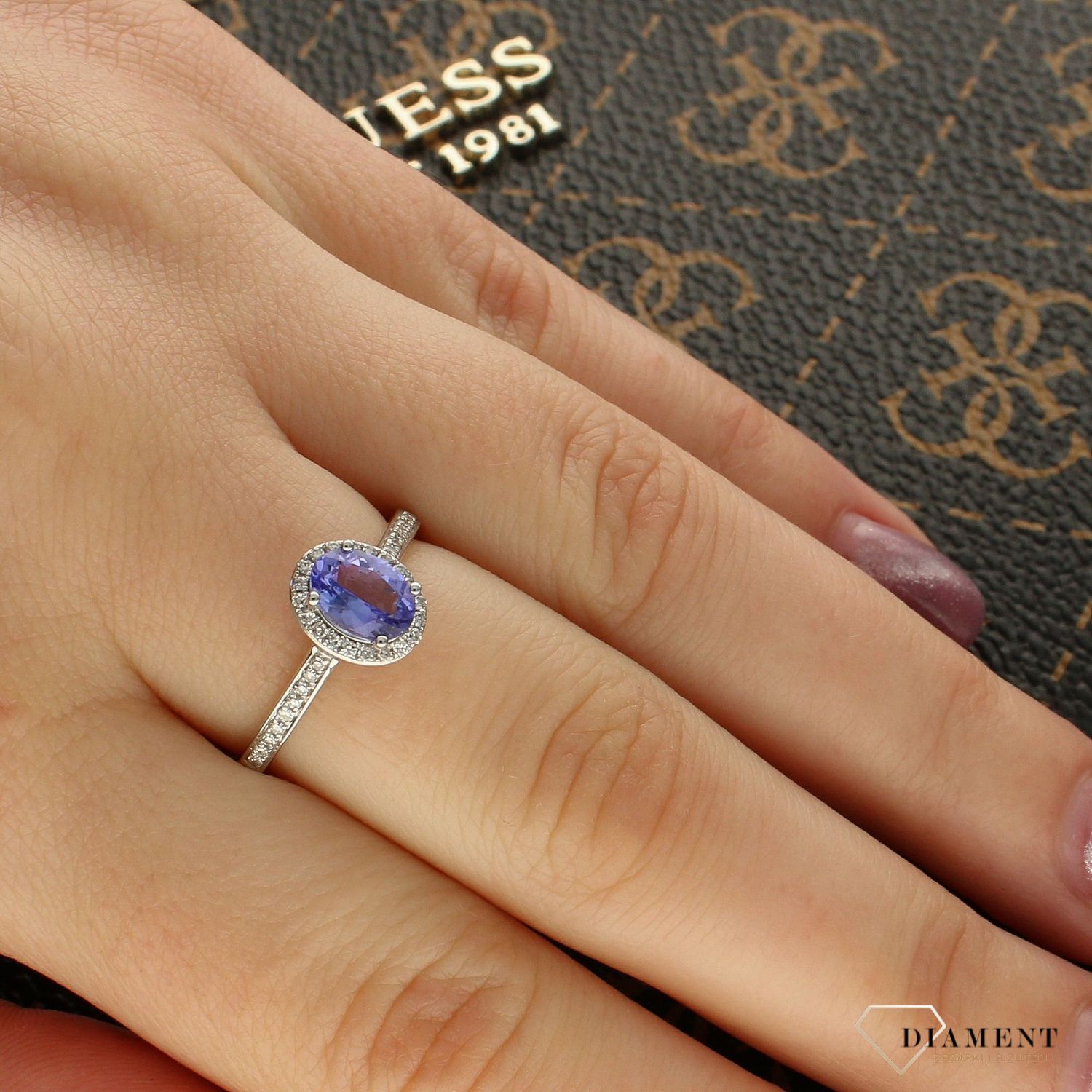 Pierścionek zloty DIAMENT białe złoto 'Tanzanit otulony Diamentami  585 R58727W.jpg