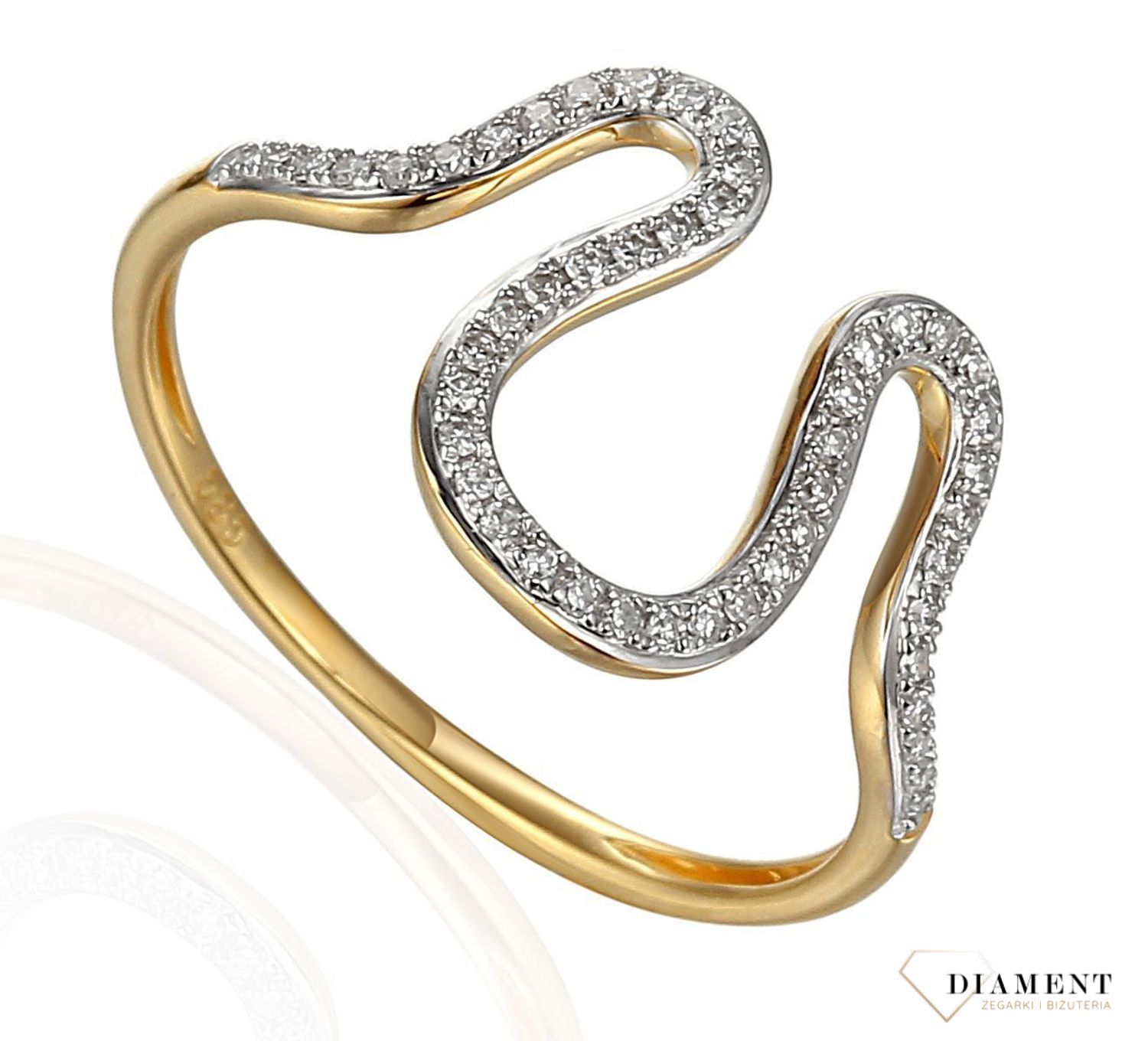 Pierścionek złoty DIAMENT 585 Omega, diamenty R63385Y. Pierścionki zaręczynowe. Delikatny pierścionek w kolorze żółtego złota z wyjątkowym wzorem wysadzonym brylantami, które dodają wyjątkowego.jpg