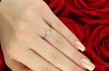 Złoty pierścionek z diamentem – białe złoto 585, rozmiar 11, R6552W...jpg