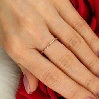 Pierścionek z różowego złota 585 z brylantami i ozdobnym kółecziem - Rozmiar 16 tył.jpg