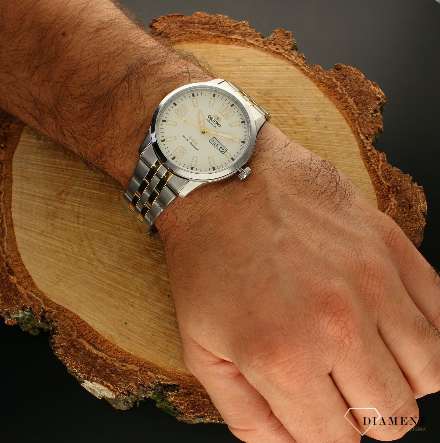 Zegarek męski Orient Multi-year Calendar RA-AB0006S19B to zegarek mechaniczny wyposażony dodatkowo w urządzenie nazywane automatycznym naciągiem. Głównym elementem tego urządzenia jest wahnik.webp