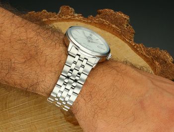 Odkryj Orient RA-AC0F02S30B – elegancki męski zegarek automatyczny ze srebrną tarczą, stalową kopertą i bransoletą 316L, z funkcją datownika i 40-godzinną rezerwą chodu.4.jpg