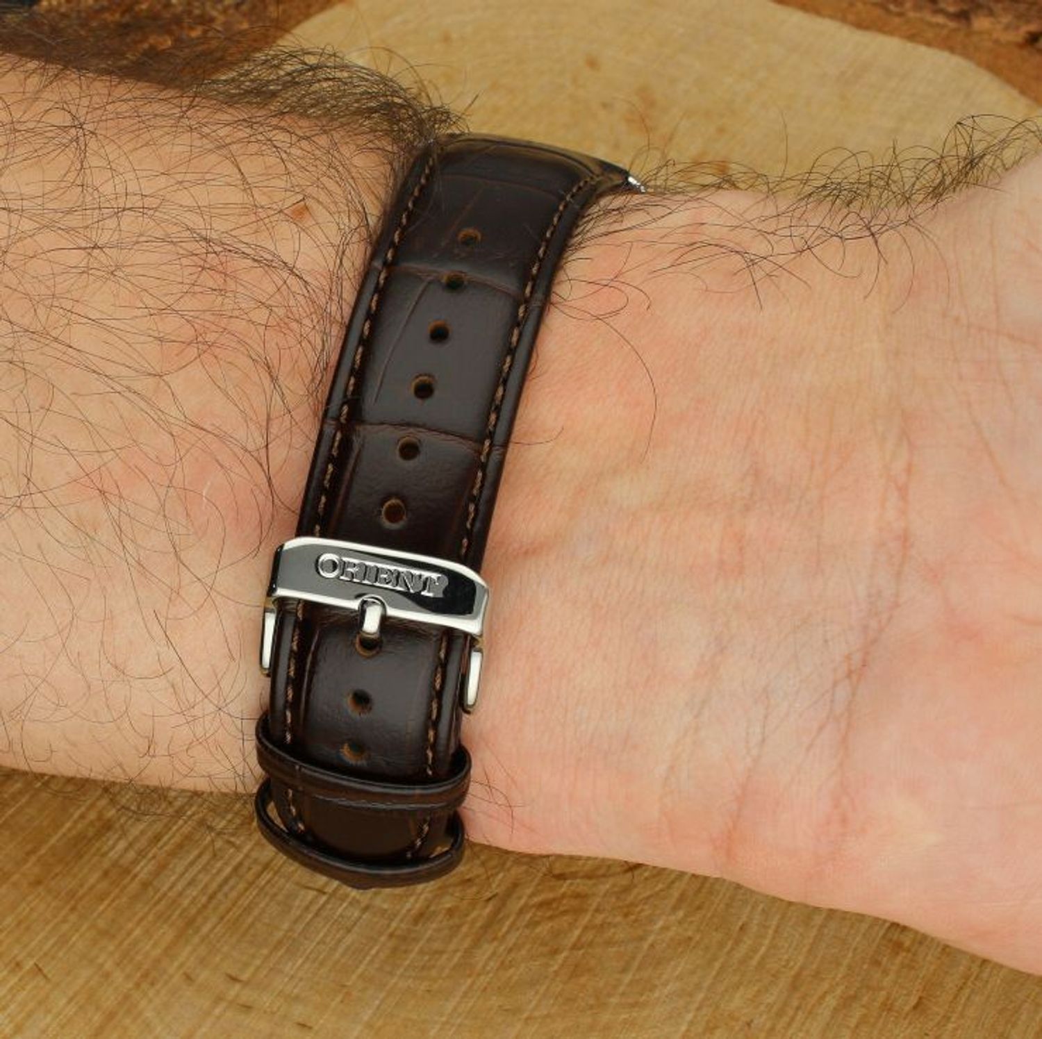 Orient RA-AC0F13E30B – elegancki zegarek automatyczny z zieloną tarczą i skórzanym paskiem.jpg