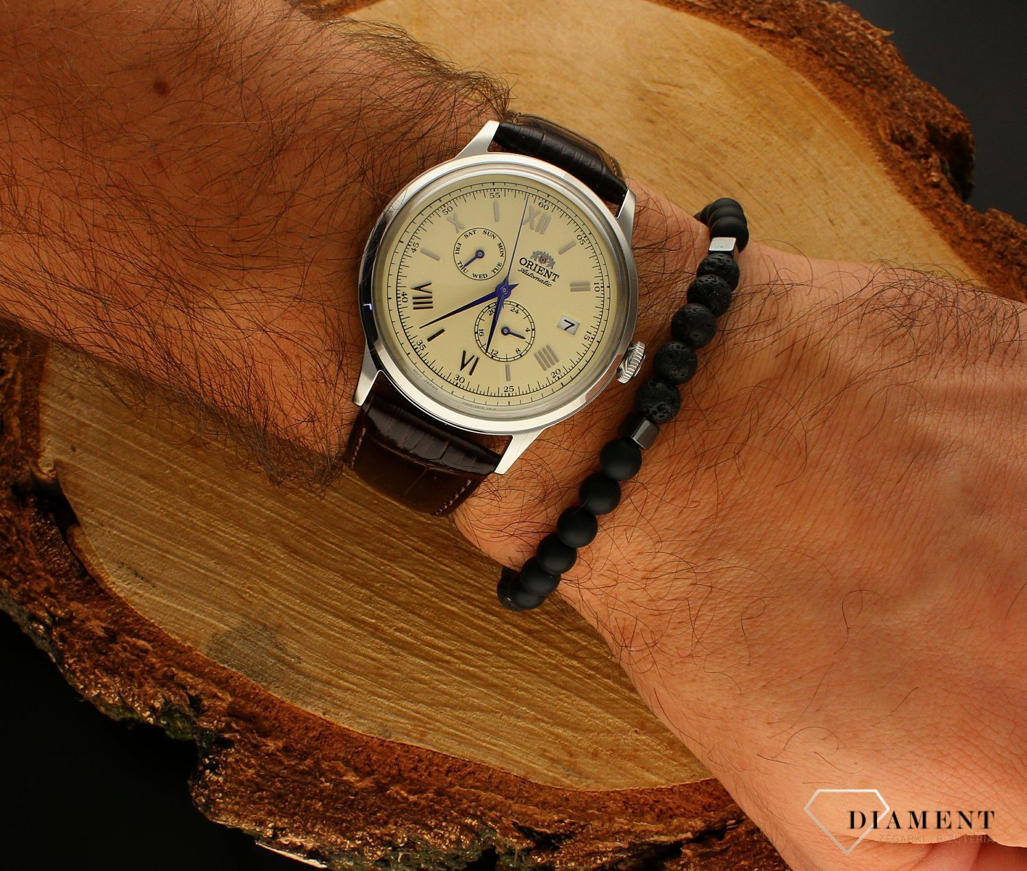 Zegarek męski Orient Classic Automatic RA-AK0702Y10B. Zegarek męski automatyczny. Zegarek męski Orient. Zegarek męski Orient na skórzanym pasku. Zegarek męski automatyczny z jasną tarcza. Męski zegarek automatyczny elegancki na prezent..jpg