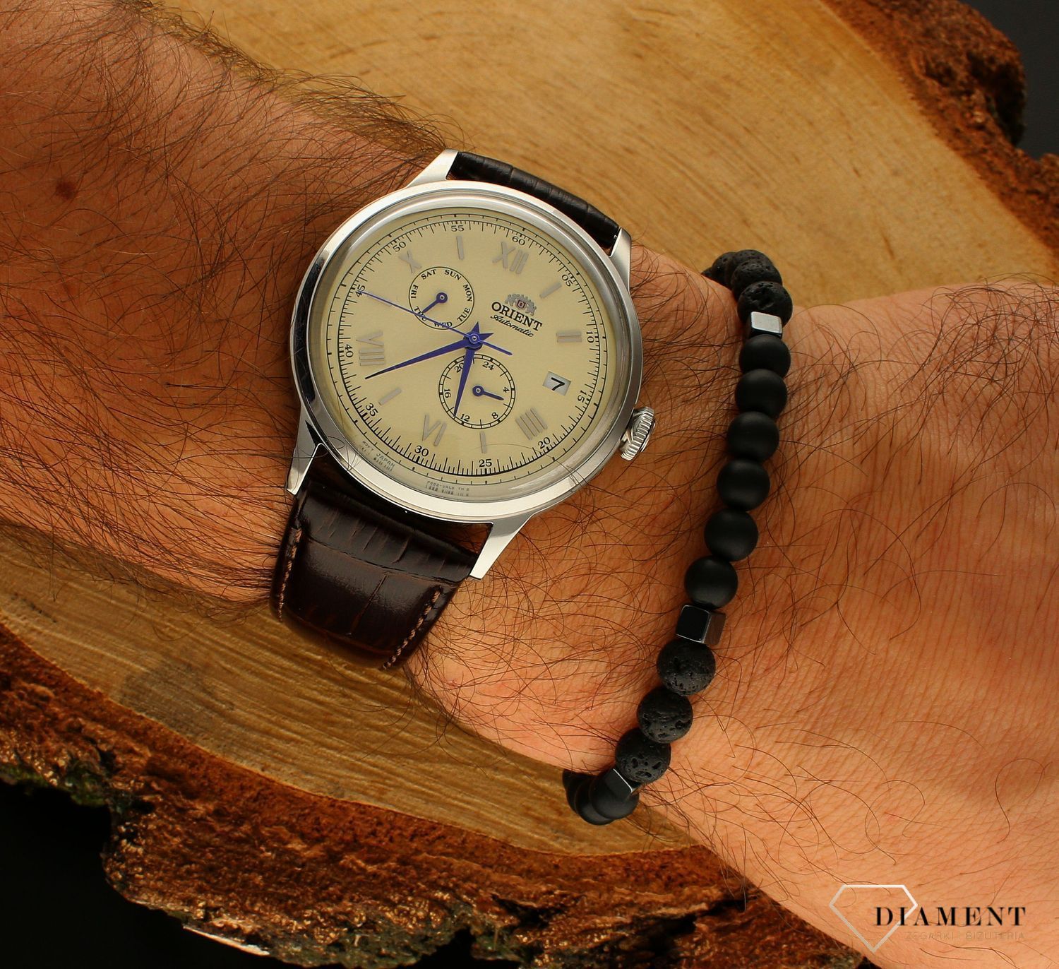 Zegarek męski Orient Classic Automatic RA-AK0702Y10B. Zegarek męski automatyczny. Zegarek męski Orient. Zegarek męski Orient na skórzanym pasku. Zegarek męski automatyczny z jasną tarcza. Męski zegarek automatyczny elegancki na prezent..jpg