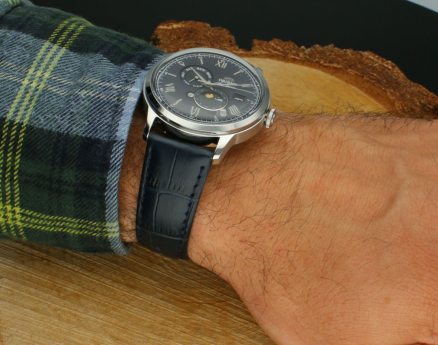 Zegarek Orient RA-AK0806L30B Bambino Sun & Moon – automatyczny, granatowy, skóra, datownik.jpg