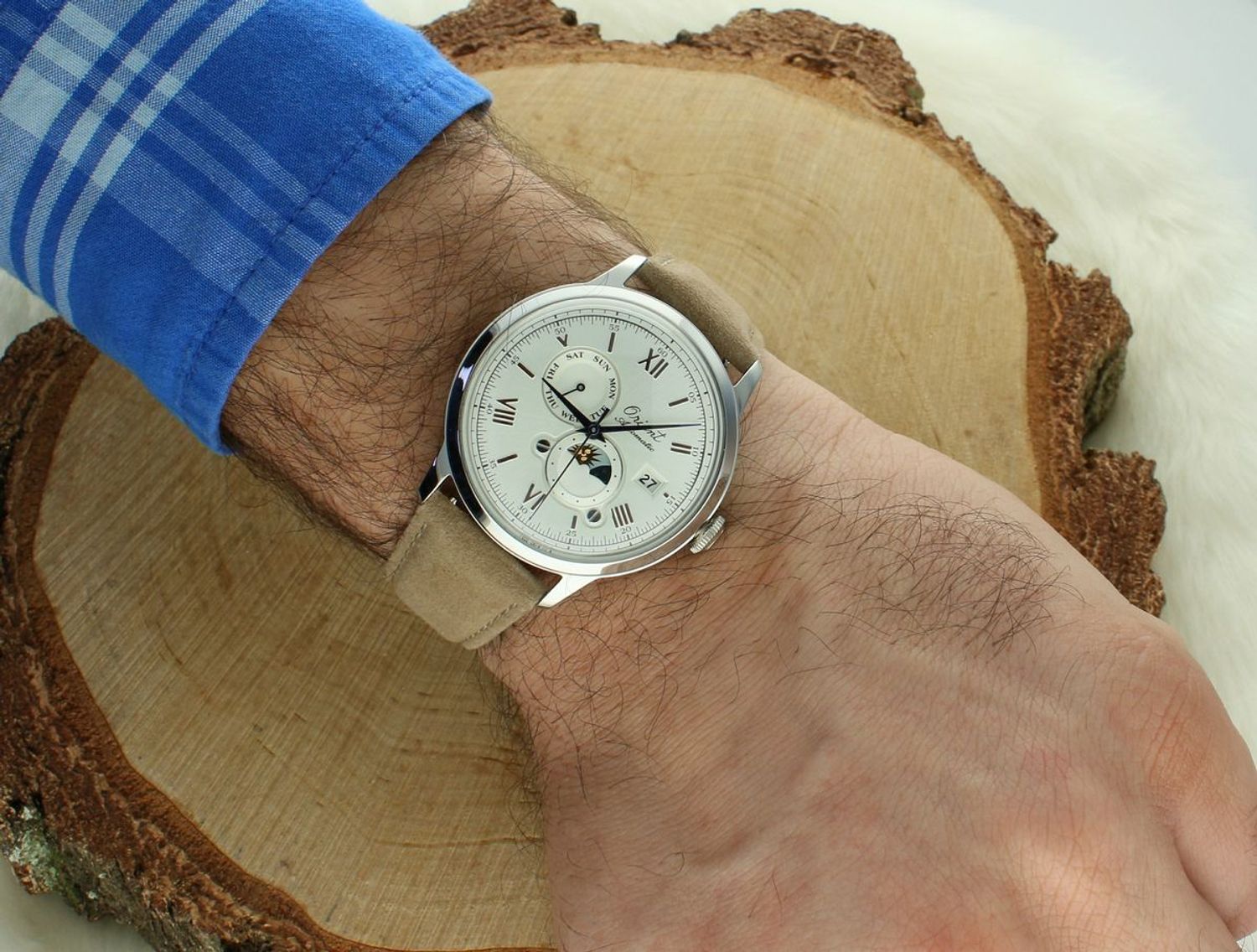 Zegarek męski ORIENT Sun & Moon RA-AK0808S30B o zegarek mechaniczny wyposażony dodatkowo w urządzenie nazywane automatycznym naciągiem. Głównym elementem tego urządzenia jest wahnik.1.webp