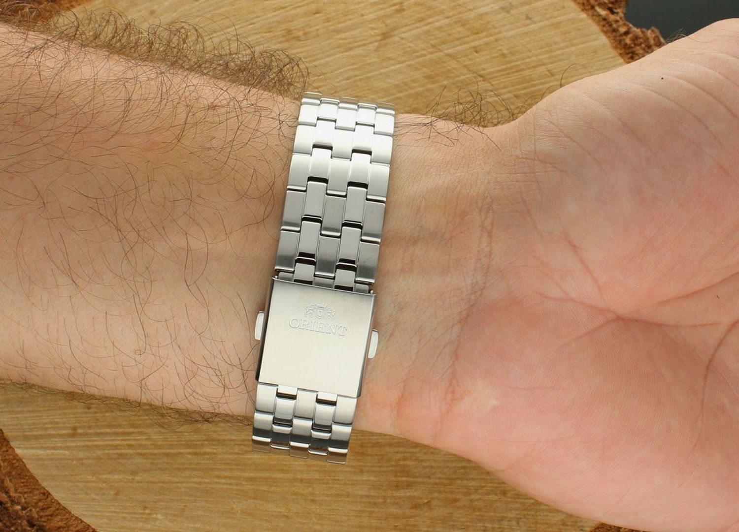 Odkryj Orient RA-BA0002E30B – męski zegarek automatyczny z zieloną tarczą, stalową bransoletą, zakręcanym deklem i zaawansowanym kalendarzem Multi Year Calendar. 1.jpg