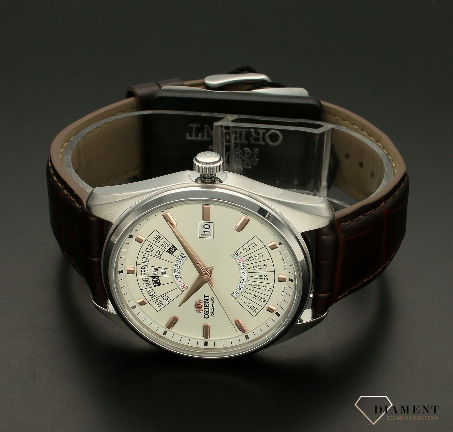 Zegarek męski Orient Multi-year Calendar na brązowym pasku RA-BA0005S10B.  Bardzo duża wodoszczelność - na poziomie 100m (10ATM) zegarek bez obaw może być zanurzany w wodzie np. podczas kąpieli czy pływan.jpg
