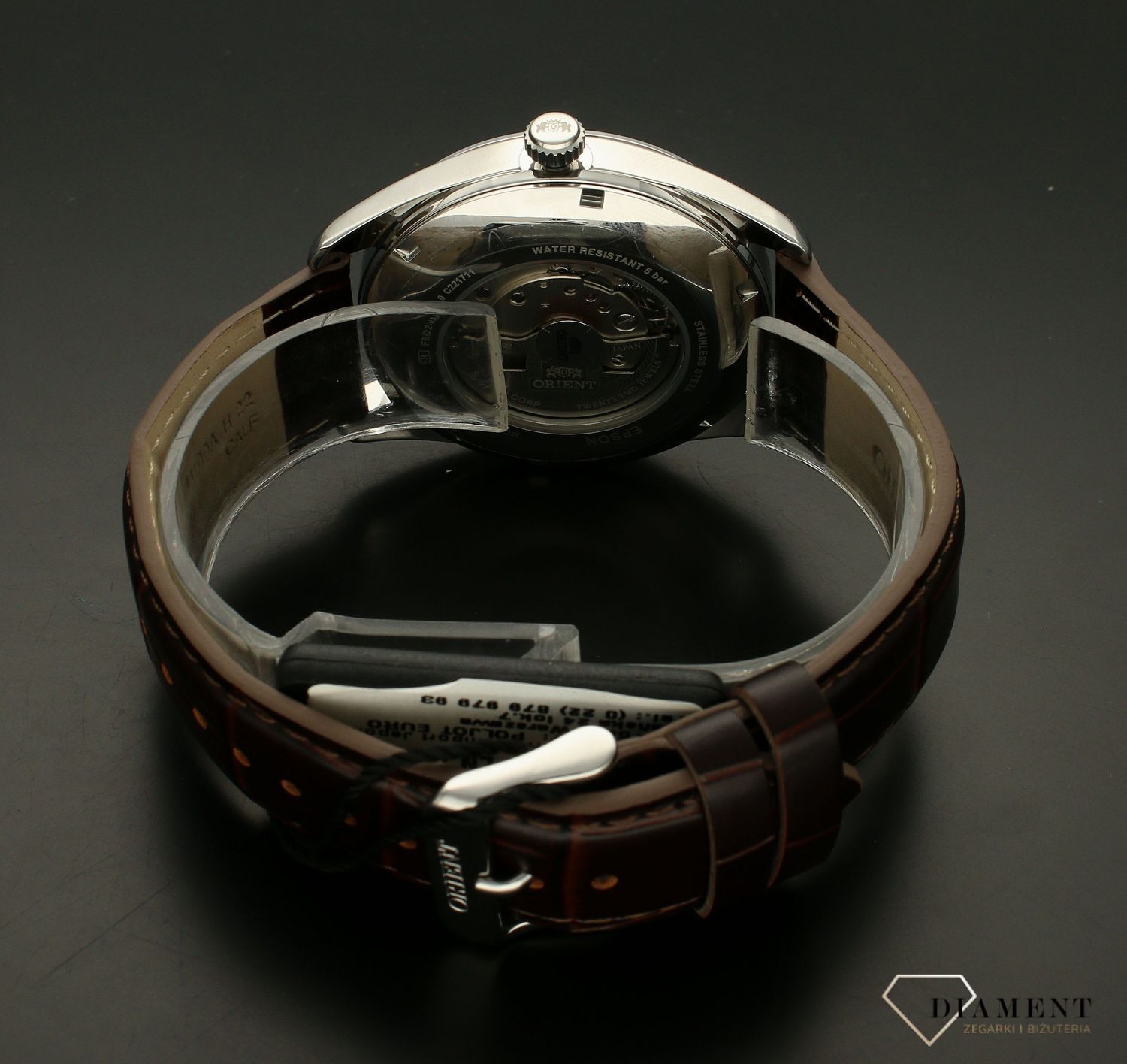 Zegarek męski Orient Multi-year Calendar na brązowym pasku RA-BA0005S10B.  Bardzo duża wodoszczelność - na poziomie 100m (10ATM) zegarek bez obaw może być zanurzany w wodzie np. podczas kąpieli czy pływan.jpg