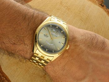 Zegarek Orient Gent Automatic Multi-Year Calendar Poland Edition RA-BA0007G3YB. Mechanizm automatyczny, koperta stal 316L 43 mm, bransoleta złota stalowa, szkło mineralne, wodoszczelność 5ATM, 2.jpg