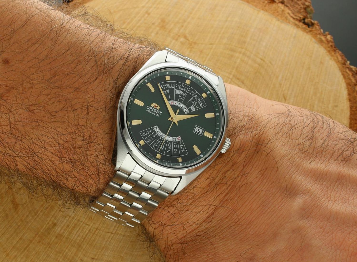 Limitowany zegarek Orient Multi Year Calendar Poland RA-BA0008E3YB („Polska Patelnia”). Automatyczny mechanizm F6D22, 21 kamieni, 40-godzinna rezerwa chodu, koperta 1.jpg
