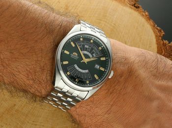 Limitowany zegarek Orient Multi Year Calendar Poland RA-BA0008E3YB („Polska Patelnia”). Automatyczny mechanizm F6D22, 21 kamieni, 40-godzinna rezerwa chodu, koperta stal szlachetna 2.jpg