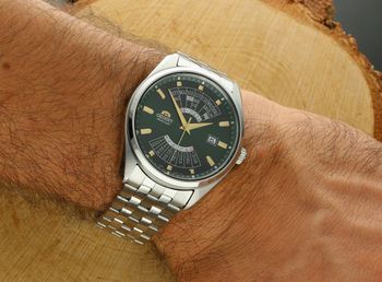 Limitowany zegarek Orient Multi Year Calendar Poland RA-BA0008E3YB („Polska Patelnia”). Automatyczny mechanizm F6D22, 21 kamieni, 40-godzinna rezerwa chodu, koperta stal szlachetna 44 mm4.jpg