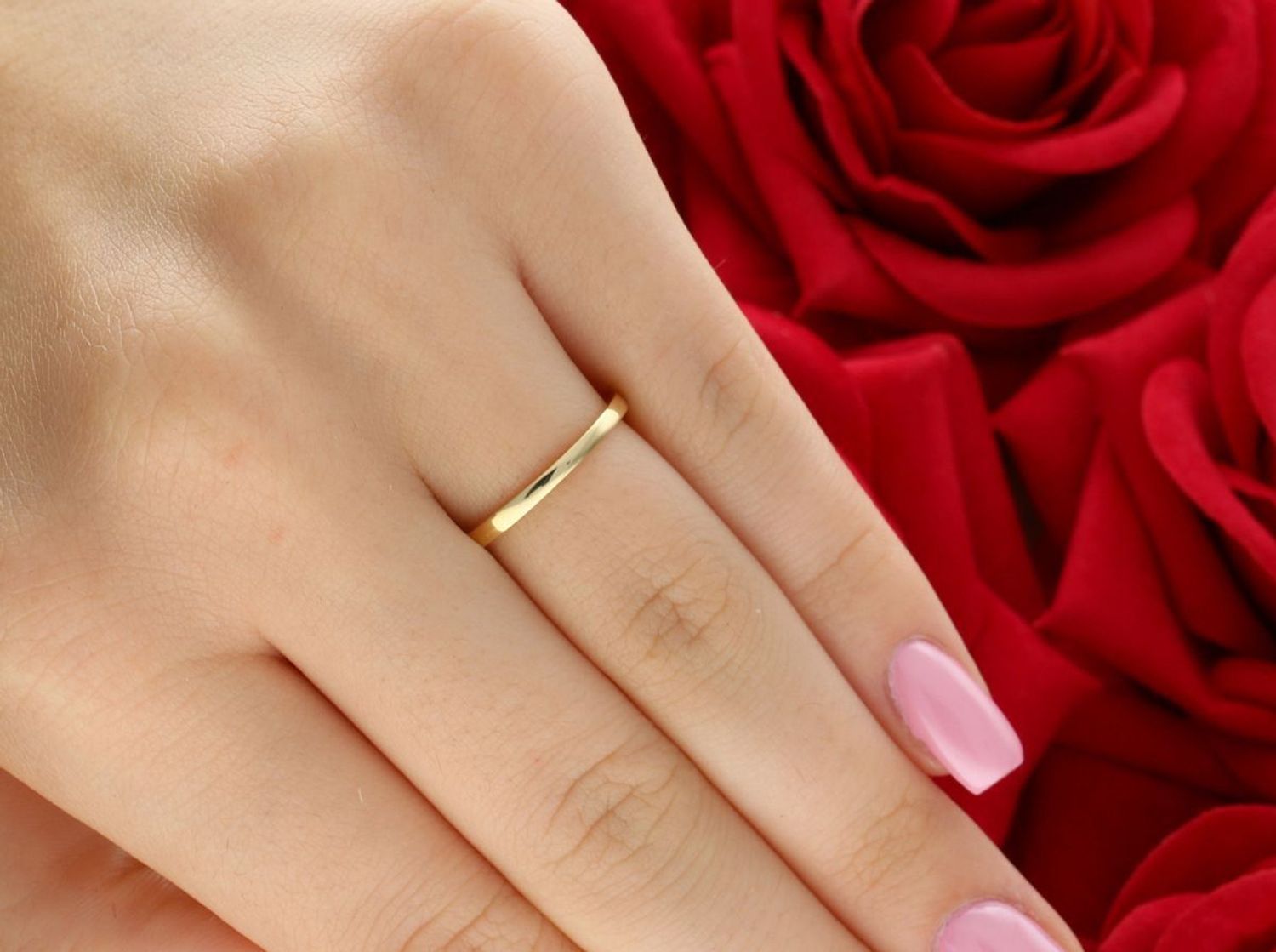 Elegancki pierścionek damski z białego lub żółtego złota 585, ozdobiony 7 diamentami o łącznej masie 0,35 ct, czystości VS1 i barwie F. Idealny prezent!1.jpg