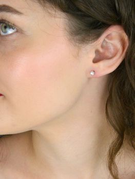 Kolczyki RE278Y z diamentami 2×0,09ct GHSI. Złoto żółte i białe, próba 585, waga 0,90 g. Zapięcie na sztyft. Klasyka z nowoczesnym akcentem (4).JPG
