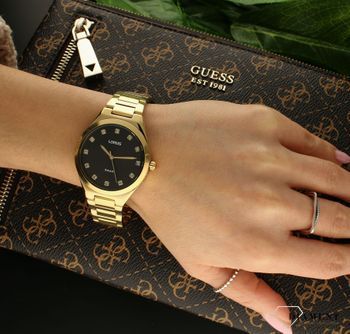 Zegarek damski Lorus na złotej bransolecie RG206WX9. Zegarek damski w modnym kolorze złota z czarną tarczą marki Lorus. Zegarek damski w stylu minimalistycznym, który swoim wyglądem sprawia, że jest ponadczasowy. Zegarek ide (3).jpg