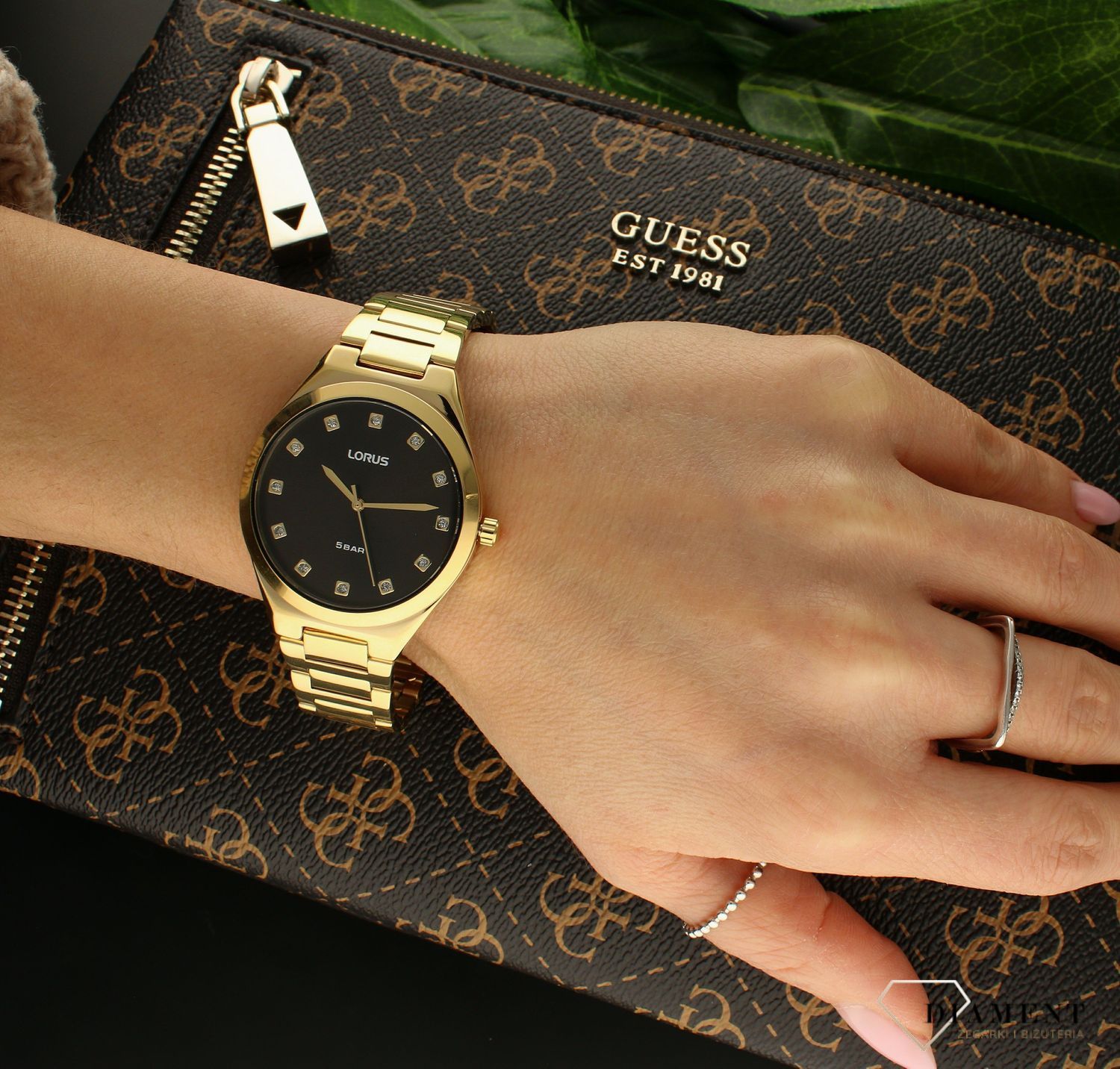 Zegarek damski Lorus na złotej bransolecie RG206WX9.jpg