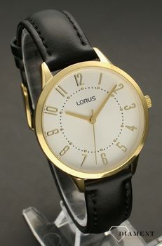 Zegarek damski LORUS Classic Złote cyfry RG218UX9. Zegarek damski na czarnym pasku Lorus RG218UX9 z kopertą w kolorze pięknego złota, wyposażony jest w kwarcowy mechanizm. Damski zegarek na pasku (3).jpg
