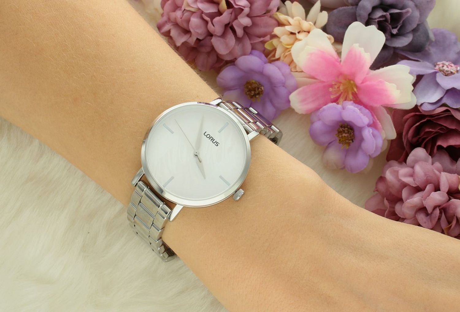 Zegarek Lorus RG225WX9 – Damski zegarek srebrny, stal szlachetna, biała tarcza, wodoszczelny 50m.jpg