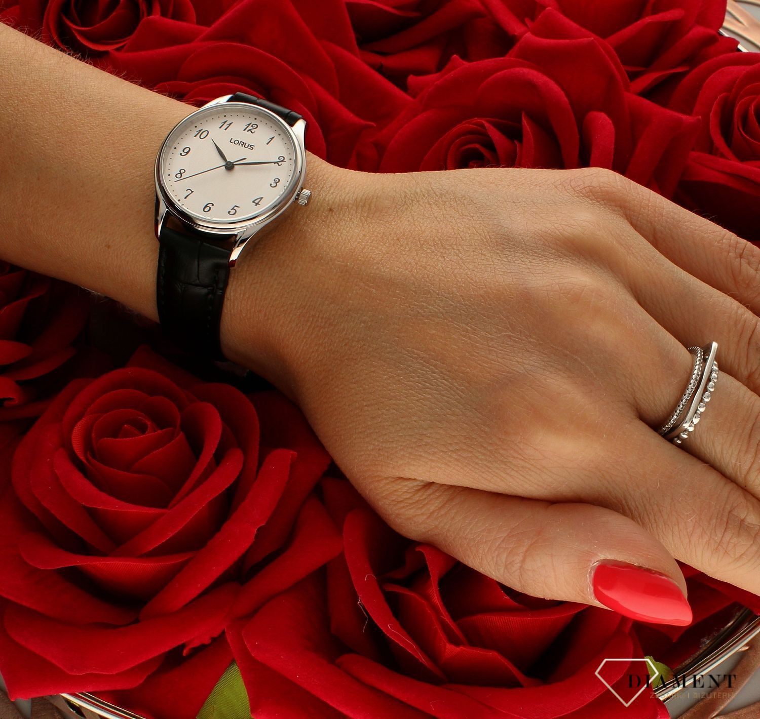 Zegarek damski na czarnym pasku Lorus RG231UX9..jpg