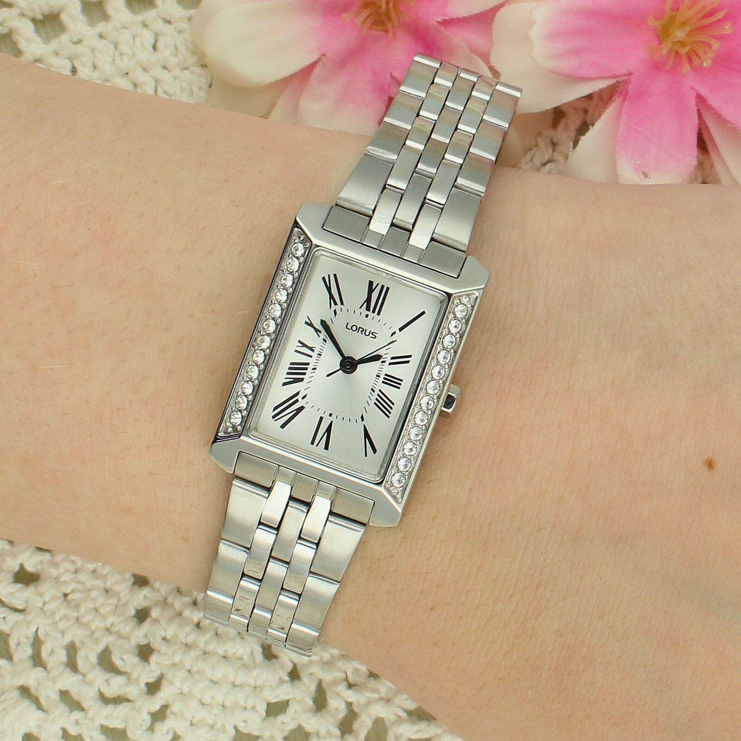 Lorus RG233YX9 Damski Zegarek Stalowy Srebrna Tarcza Rzymskie Cyfry Bransoleta 50M Elegancki.webp
