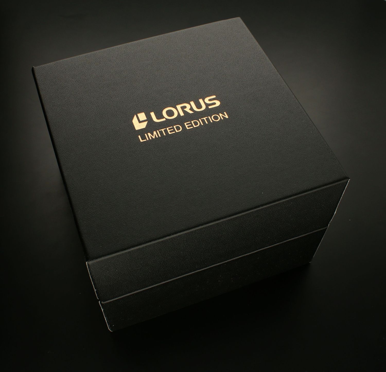 Zegarek damski na bransolecie czarny Lorus RG239RX9.jpg