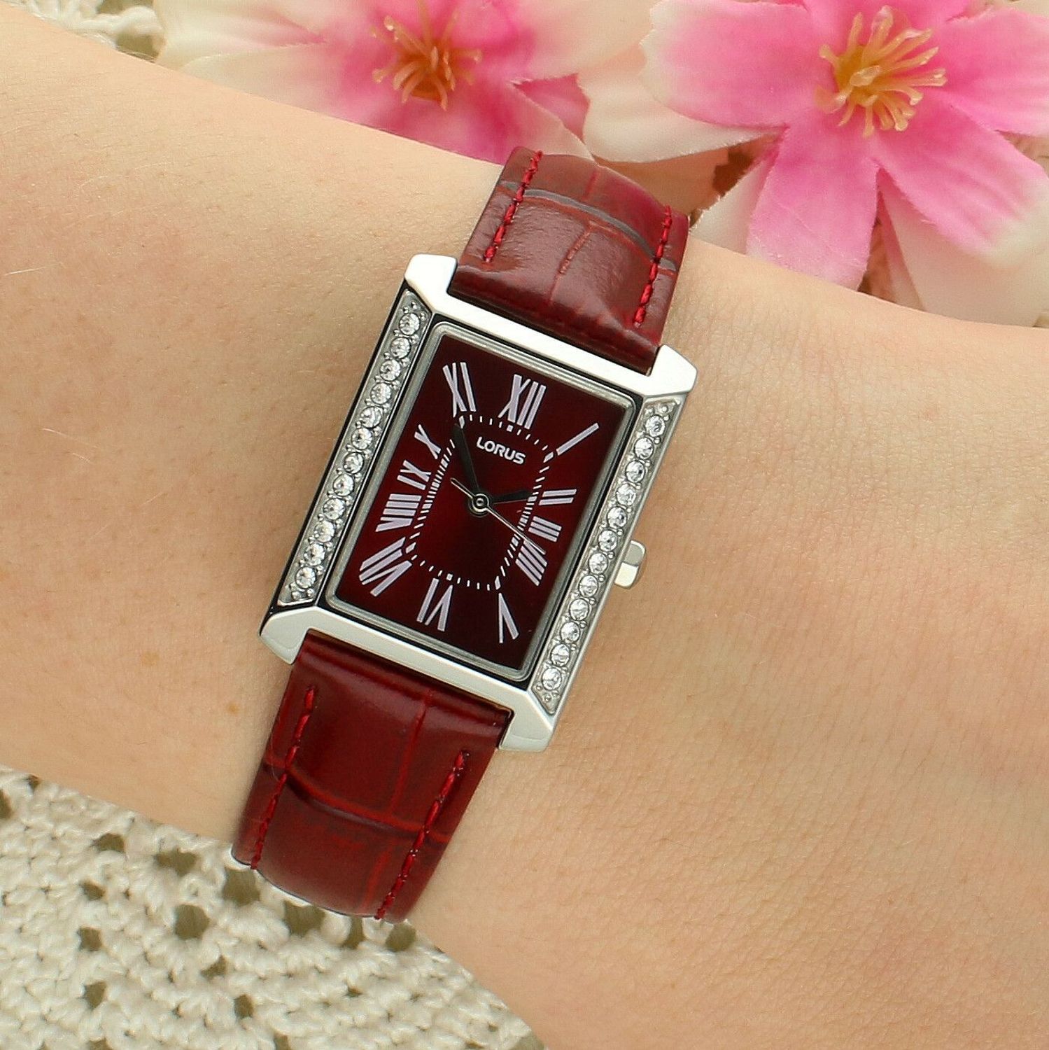 Lorus RG239YX9 Damski Zegarek Elegancki Czerwona Tarcza Skórzany Pasek Prostokątny 50M.jpg