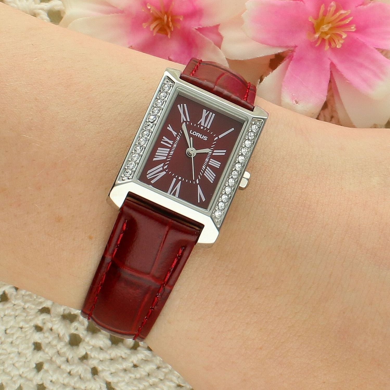 Lorus RG239YX9 Damski Zegarek Elegancki Czerwona Tarcza Skórzany Pasek Prostokątny 50M.jpg