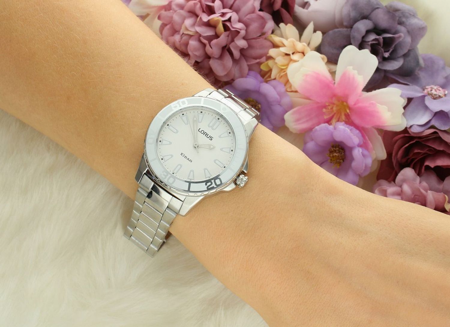 Zegarek Lorus RG253VX9 – Damski zegarek Fashion, srebrny, biała tarcza, stal szlachetna, wodoszczelność 100m.jpg