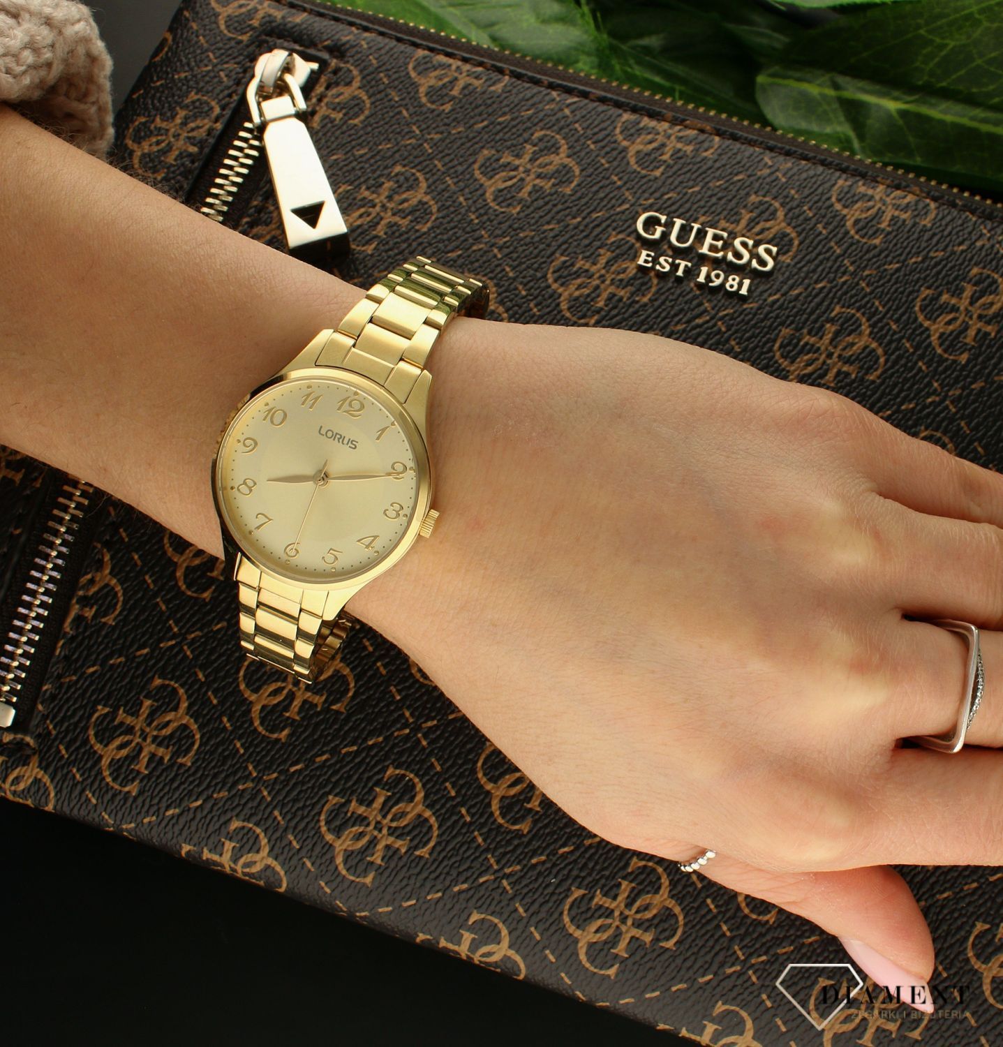 Zegarek damski klasyczny Lorus RG265VX9 w złotym kolorze RG274VX9.jpg