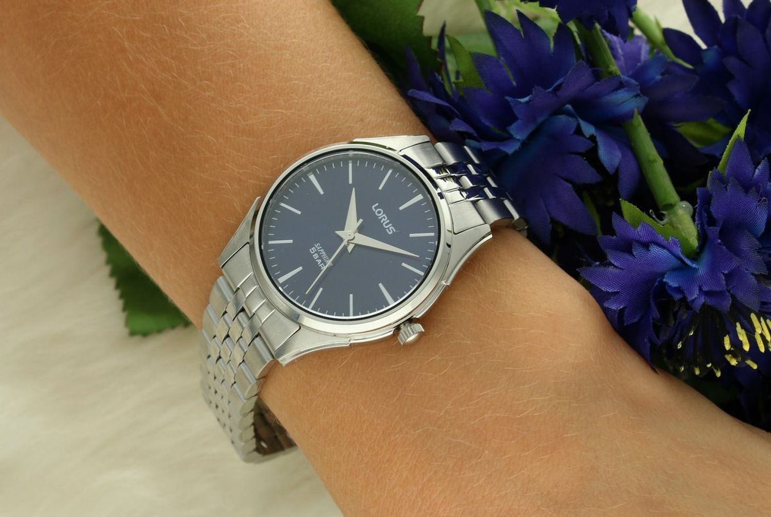 Zegarek damski Lorus RG285SX5 z niebieską tarczą, szafirowym szkłem i stalową bransoletą. Japoński mechanizm kwarcowy, wodoszczelność 50M. Styl i niezawodność – sprawdź!1.jpg