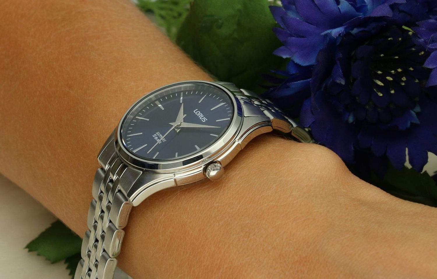 Zegarek damski Lorus RG285SX5 z niebieską tarczą, szafirowym szkłem i stalową bransoletą. Japoński mechanizm kwarcowy, wodoszczelność 50M. Styl i niezawodność – sprawdź!1.jpg