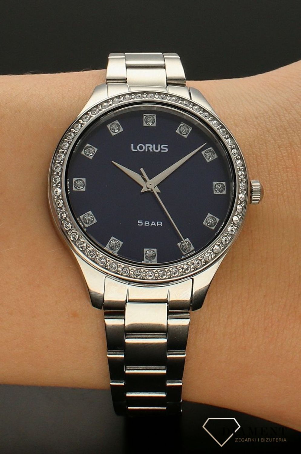 Damski zegarek Lorus FASHION RG287RX9 wyposażony jest w kwarcowy mechanizm, zasilany za pomocą baterii. Posiada bardzo wysoką dokładność mierzenia czasu +- 10 sekund w przeciągu 30 dni..webp