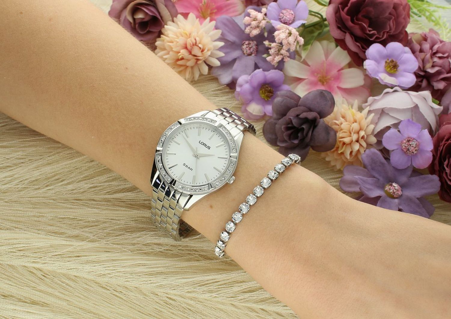 Zegarek LORUS RG289XX9, wyposażony jest w kwarcowy mechanizm, zasilany za pomocą baterii. Posiada bardzo wysoką dokładność mierzenia czasu +- 10 sekund w przeciągu 30 dni.1.jpg