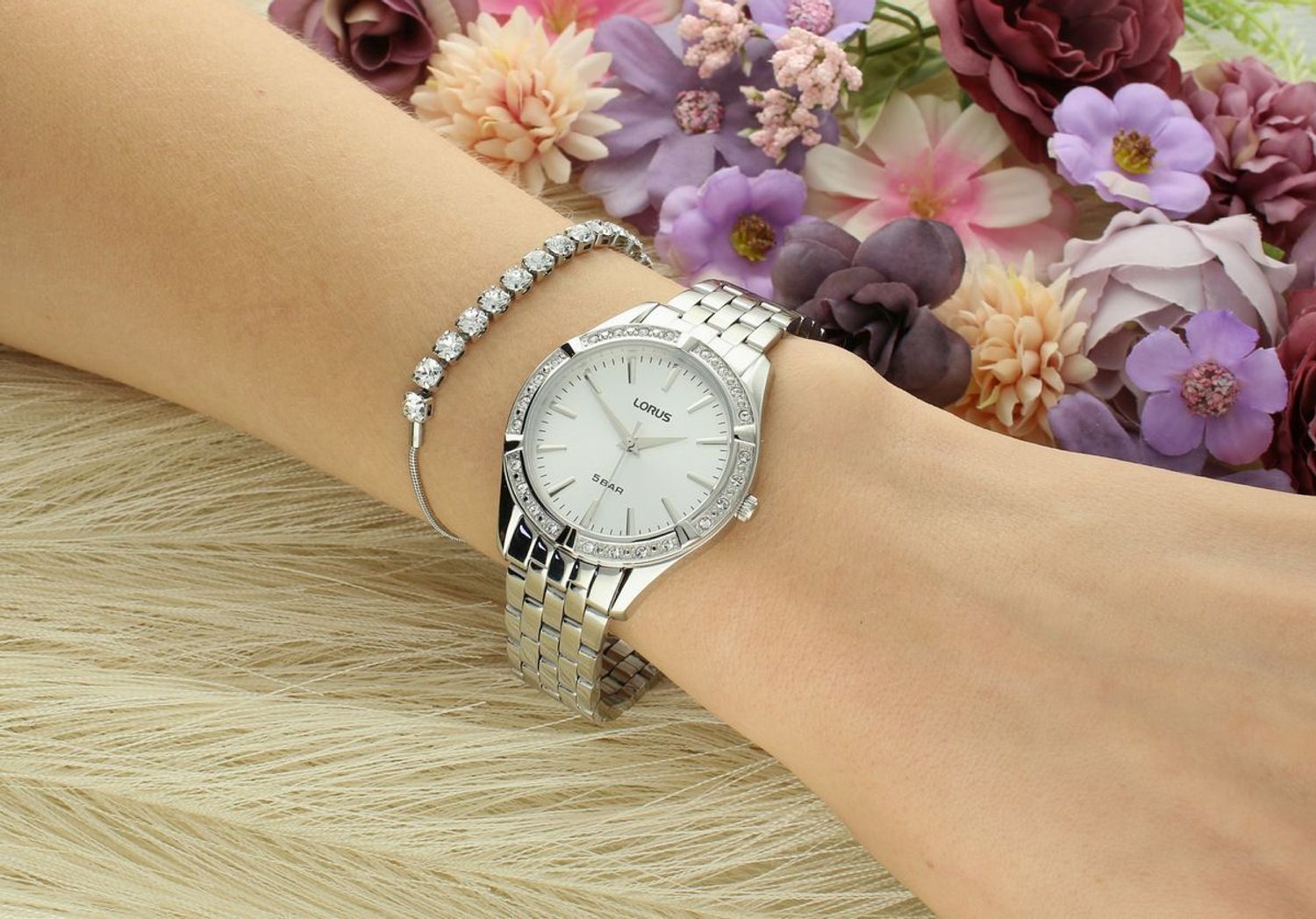 Zegarek LORUS RG289XX9, wyposażony jest w kwarcowy mechanizm, zasilany za pomocą baterii. Posiada bardzo wysoką dokładność mierzenia czasu +- 10 sekund w przeciągu 30 dni.1.jpg