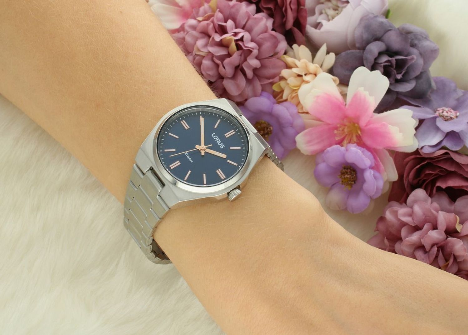 Zegarek damski Lorus RG303XX9 – granatowa tarcza, stalowa bransoleta, wodoszczelny 100M.jpg