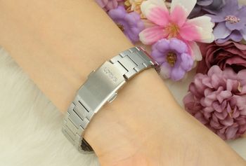 Elegancki zegarek damski Lorus RG303XX9 z granatową tarczą i bransoletą ze stali nierdzewnej. Wodoszczelność 100M, szkło mineralne, mechanizm kwarcowy. Idealny na co dzień i wyjątkowe okazje (1).jpg