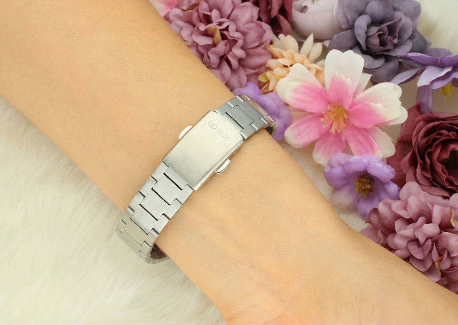 Zegarek Lorus RG309XX9 – Zegarek Damski Srebrny na Bransolecie, Wodoszczelny 100M.jpg