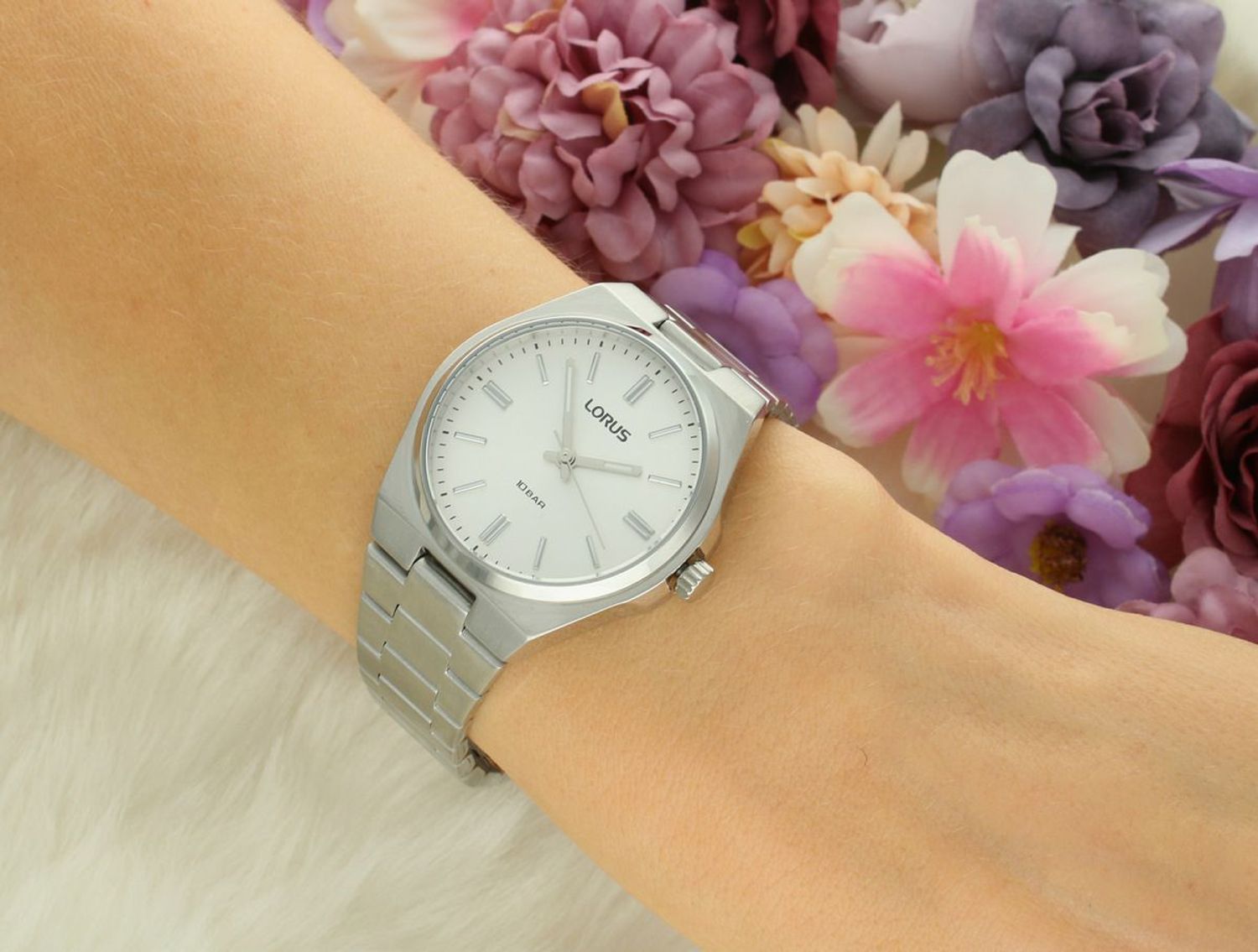 Zegarek Lorus RG309XX9 – Zegarek Damski Srebrny na Bransolecie, Wodoszczelny 100M.jpg