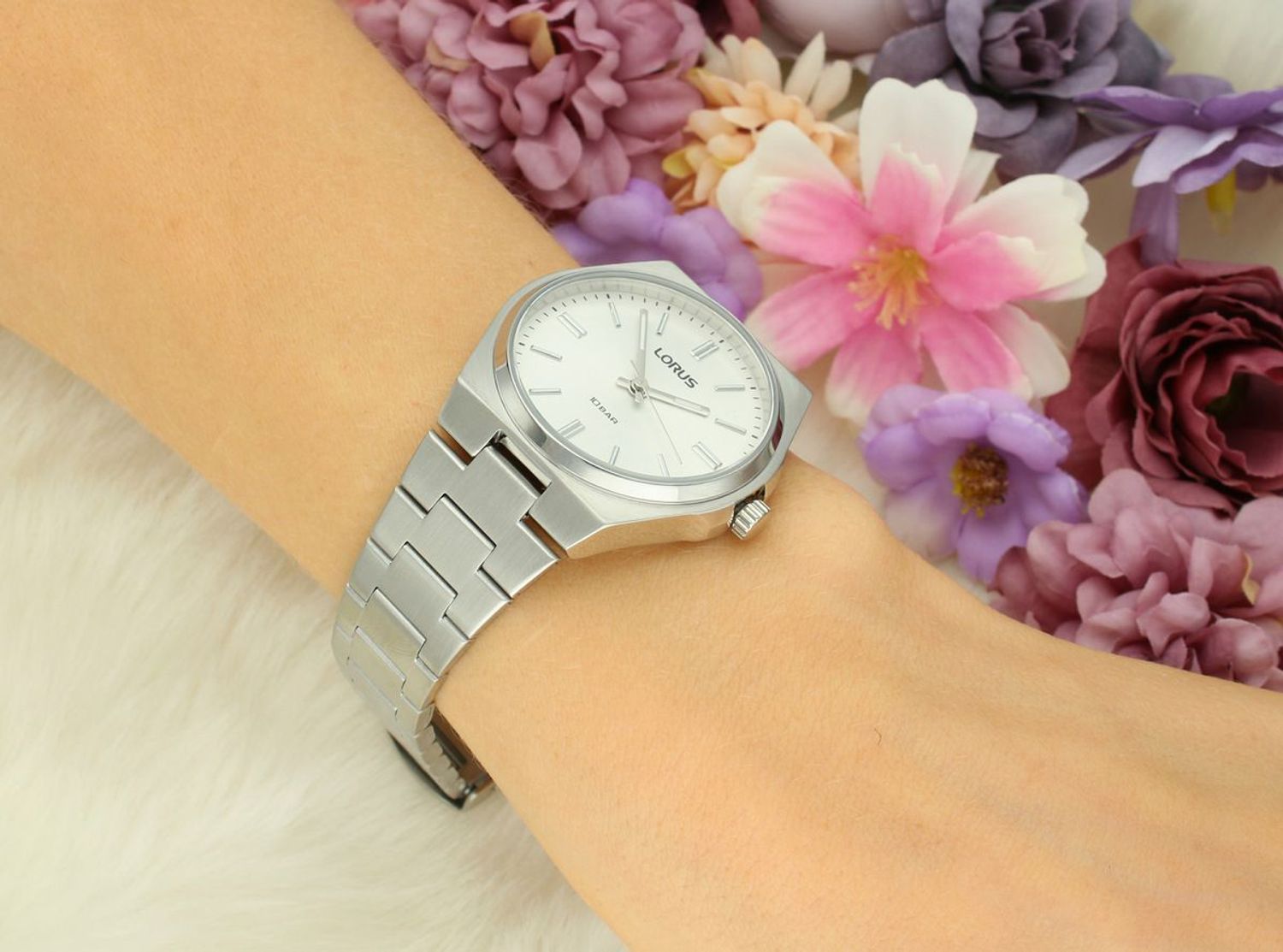 Zegarek Lorus RG309XX9 – Zegarek Damski Srebrny na Bransolecie, Wodoszczelny 100M.jpg