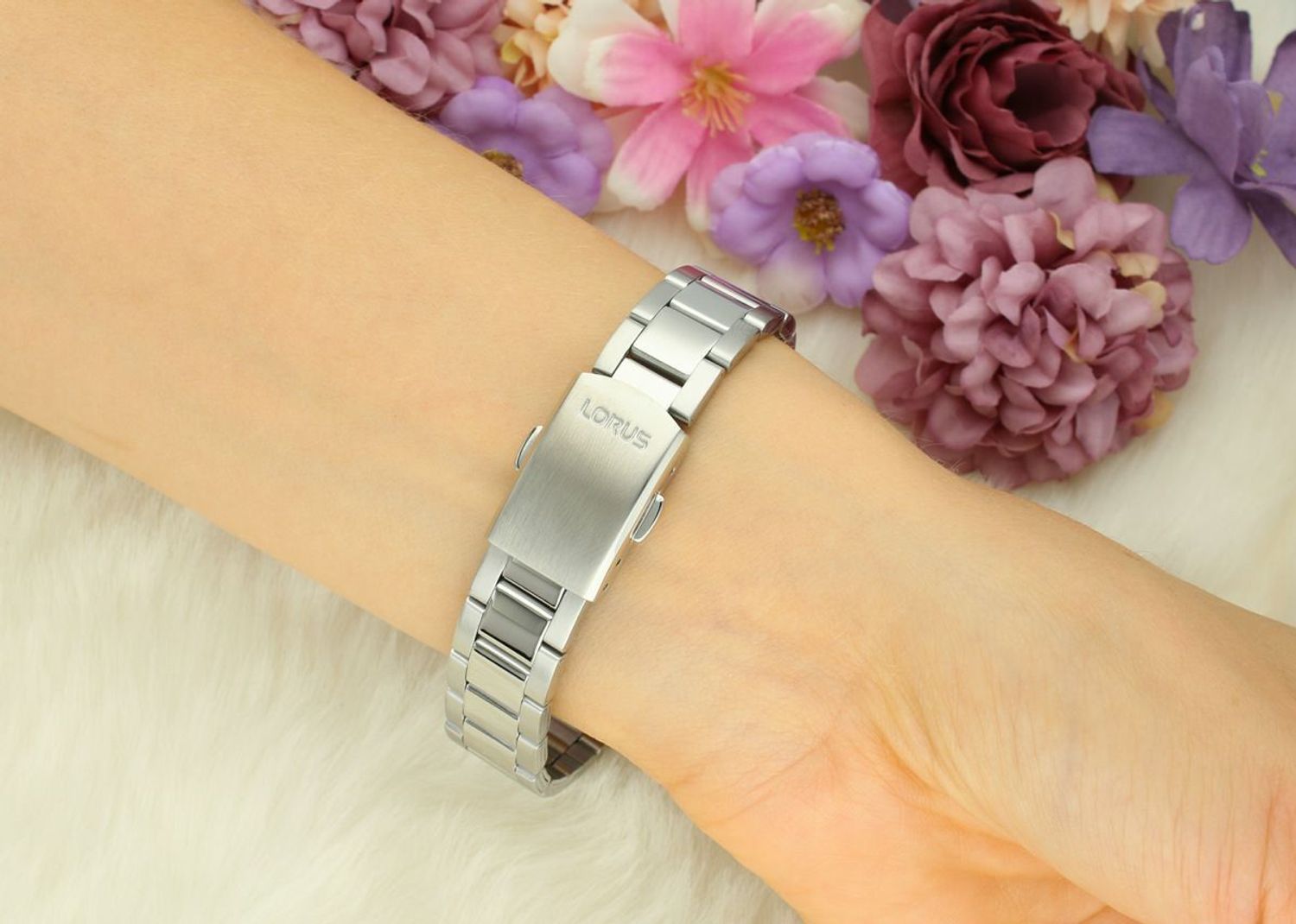 Zegarek Lorus RG325XX9 – Damski srebrny, różowa tarcza z cyrkoniami, stal szlachetna, 50m.jpg