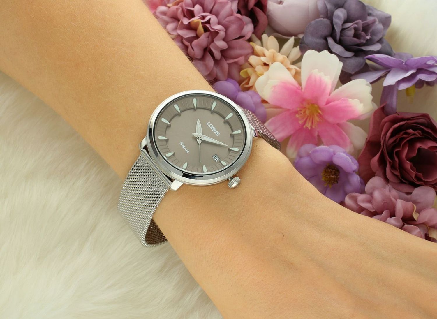 Zegarek Lorus RG801DX9 – Damski, klasyczny srebrno-brązowy, stal szlachetna, datownik, wodoszczelny.jpg