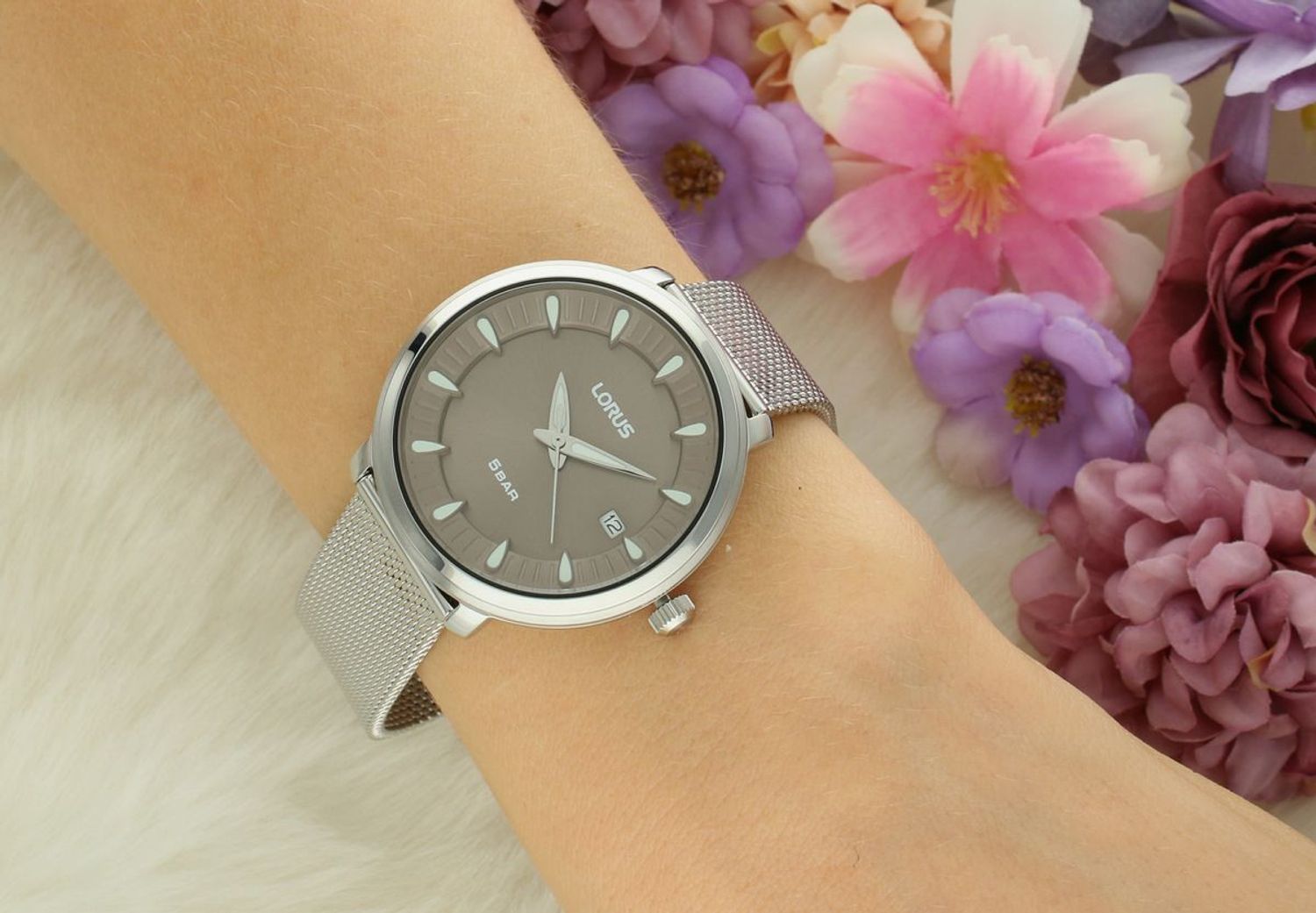 Zegarek Lorus RG801DX9 – Damski, klasyczny srebrno-brązowy, stal szlachetna, datownik, wodoszczelny.jpg