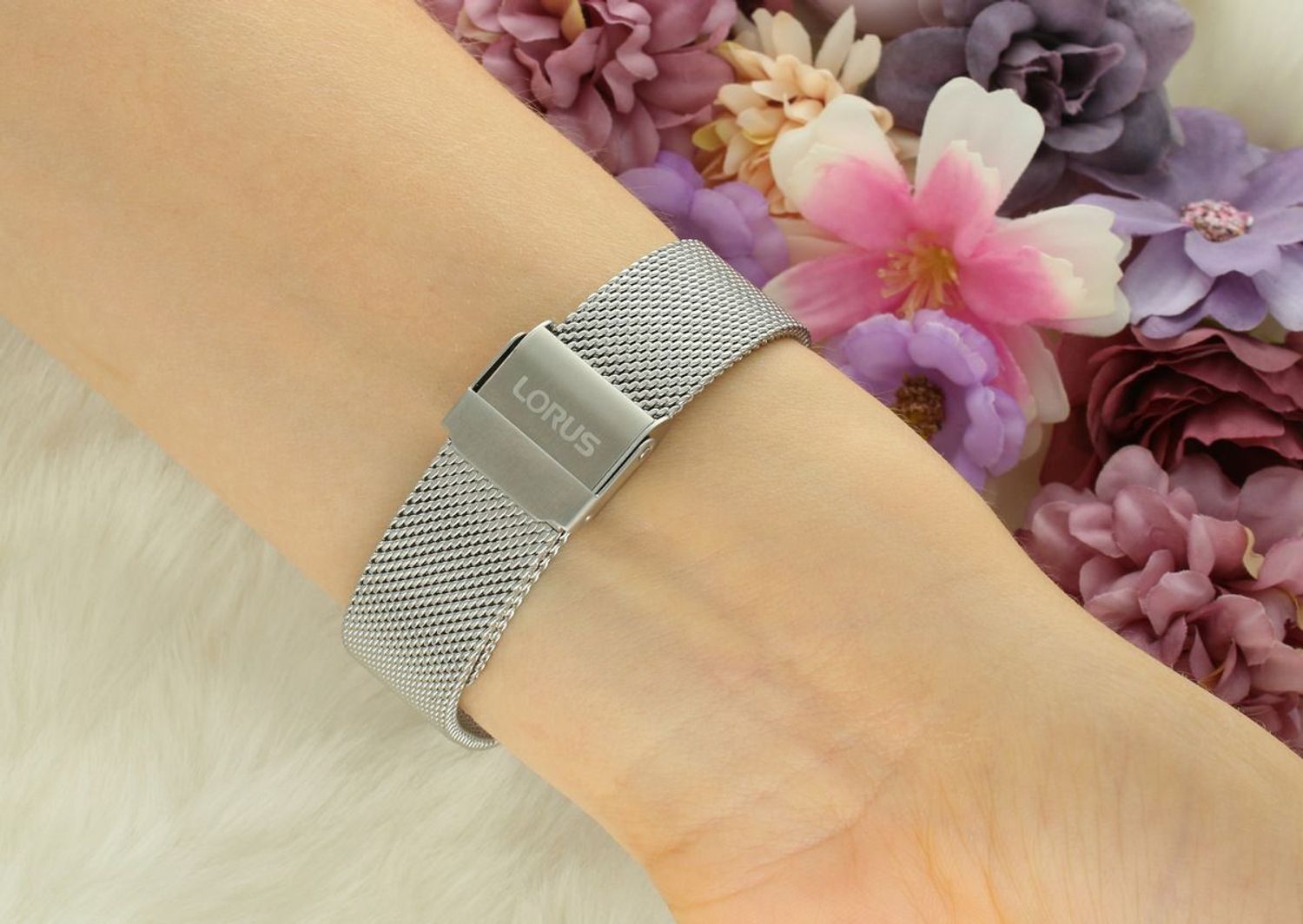 Lorus RG811DX9 – Damski zegarek klasyczny srebrny, biała tarcza, stal szlachetna, datownik, 50m.jpg