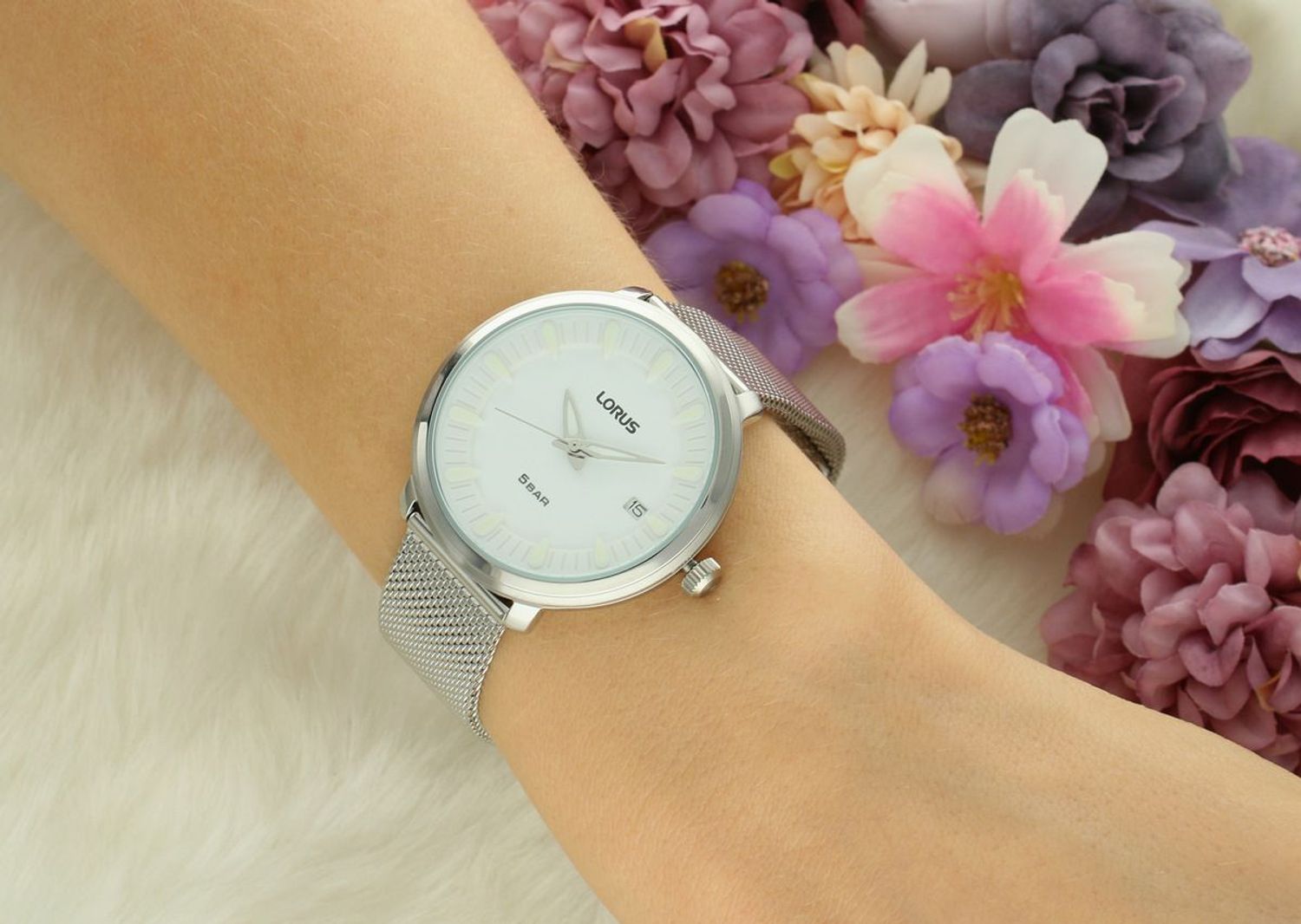 Lorus RG811DX9 – Damski zegarek klasyczny srebrny, biała tarcza, stal szlachetna, datownik, 50m.jpg