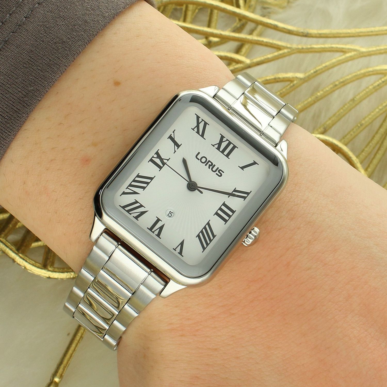 Lorus RH739BX9 – Klasyczny zegarek damski na stalowej bransolecie.jpg